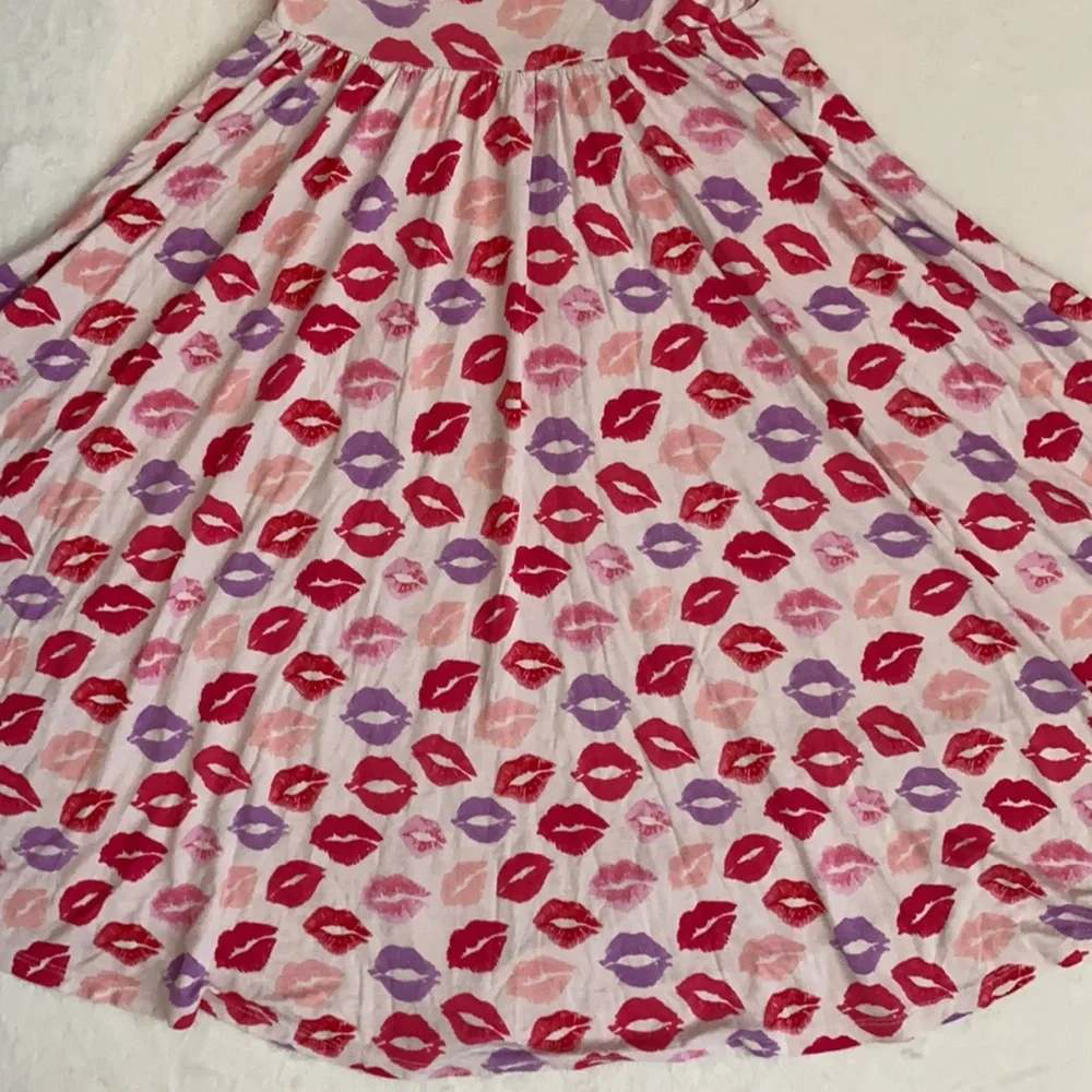Posh Peanut | Lola Kiss Lips Flutter Sleeve Twirl Bamboo Dress Red/Pink (9Y) - Picture 5 of 15